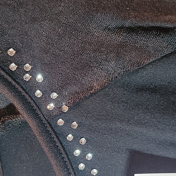 Quacker Factory pullover top with long velvet sleeves and rhinestones size 2X - Picture 4 of 5